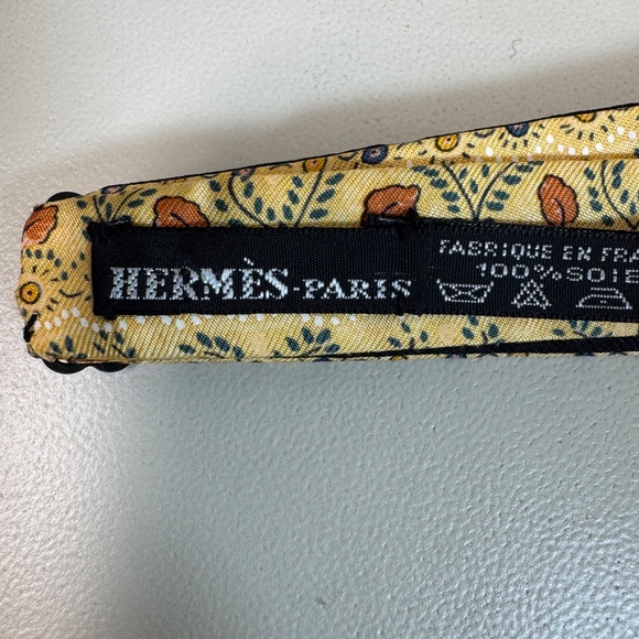 Hermes 100% Silk Floral Bowtie - Picture 5 of 7
